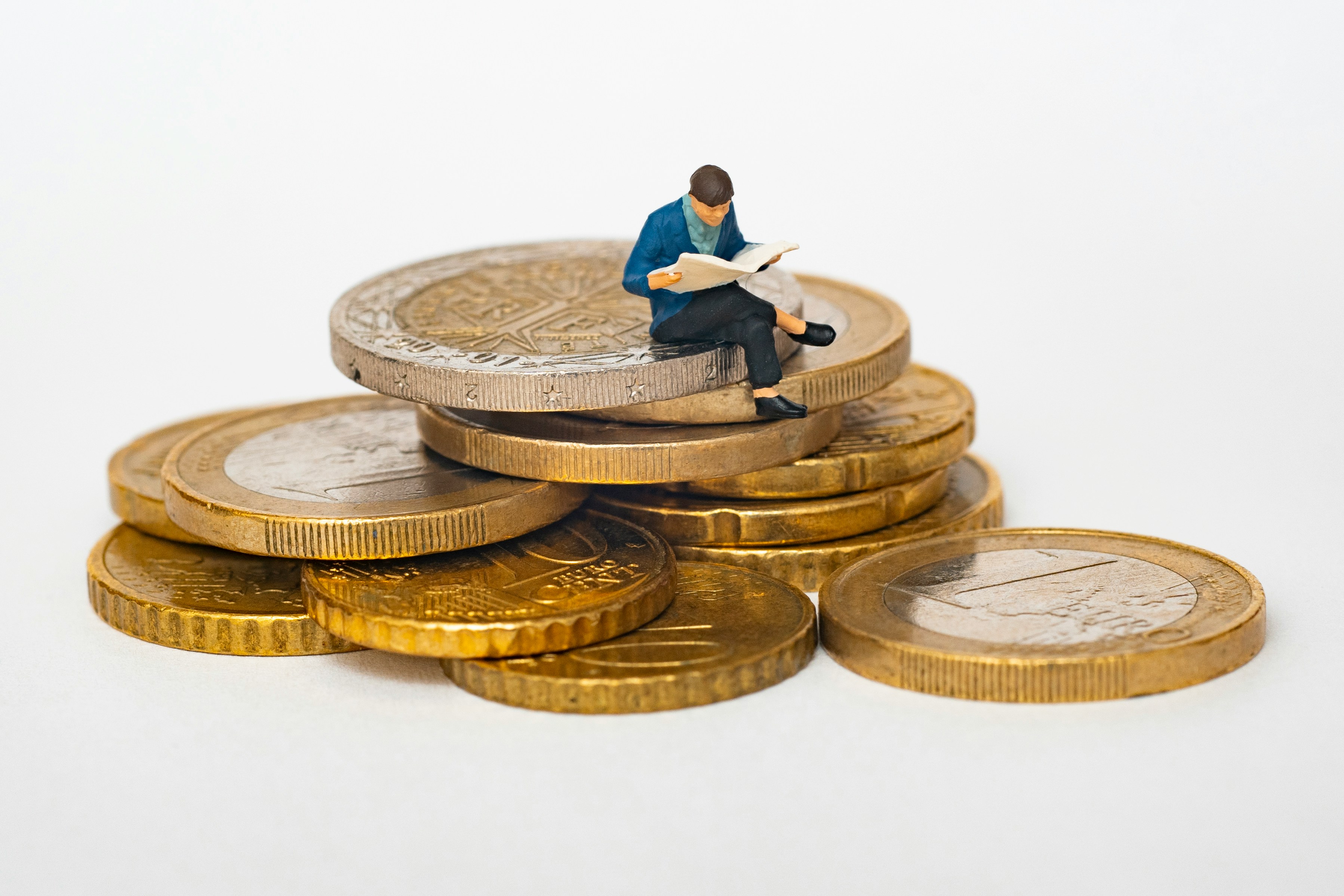 Financial Literacy for Gen Z: Mastering Money in the Digital Age