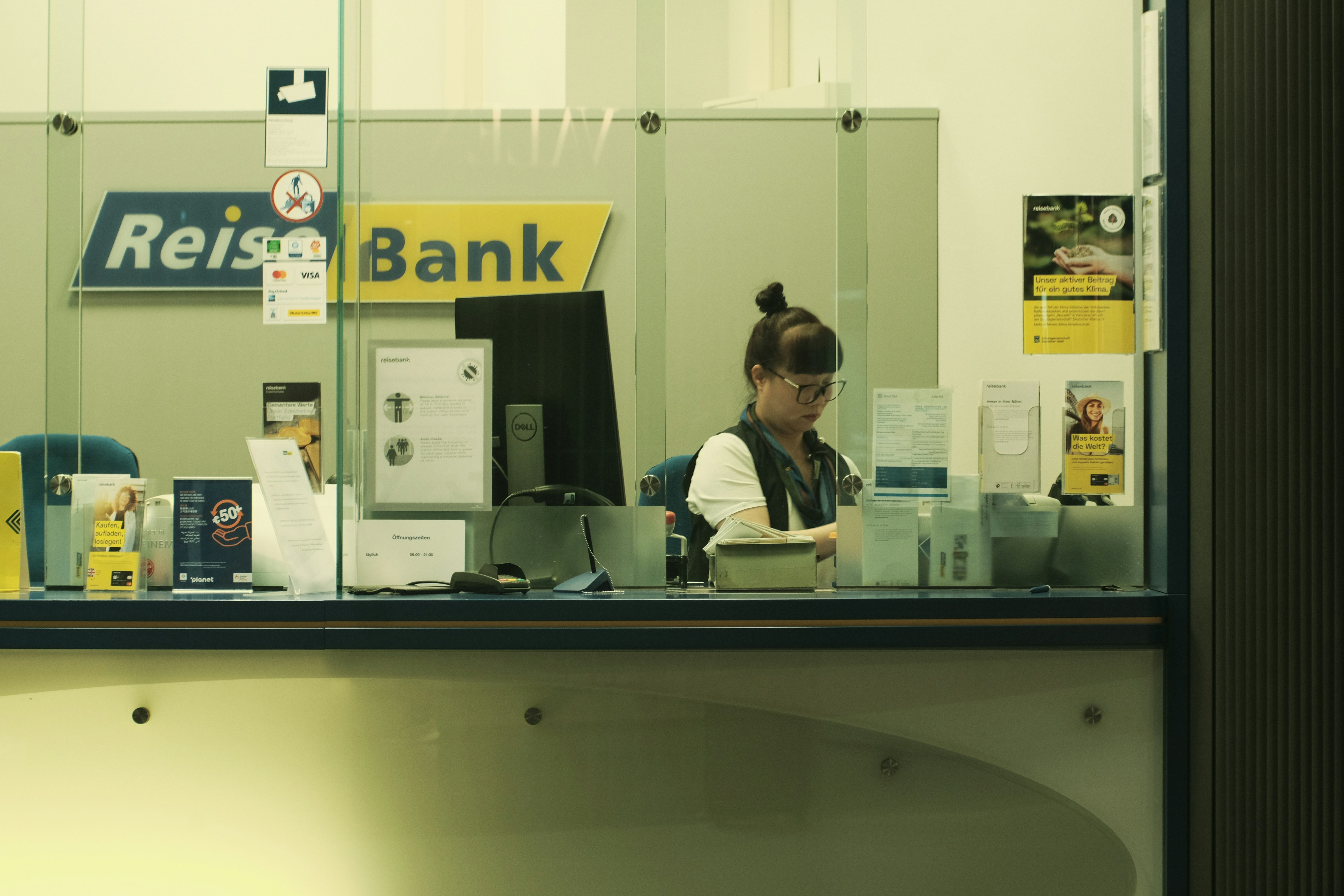 The Future of Banking: Digital-Only Banks and the End of Traditional Branches?